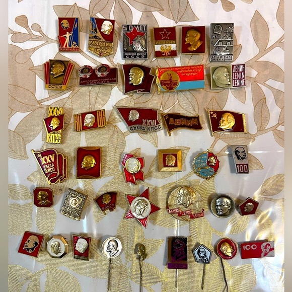 Set of 38 pins badges Lenin Komsomol Communist party  awards USSR - Picture 1 of 7